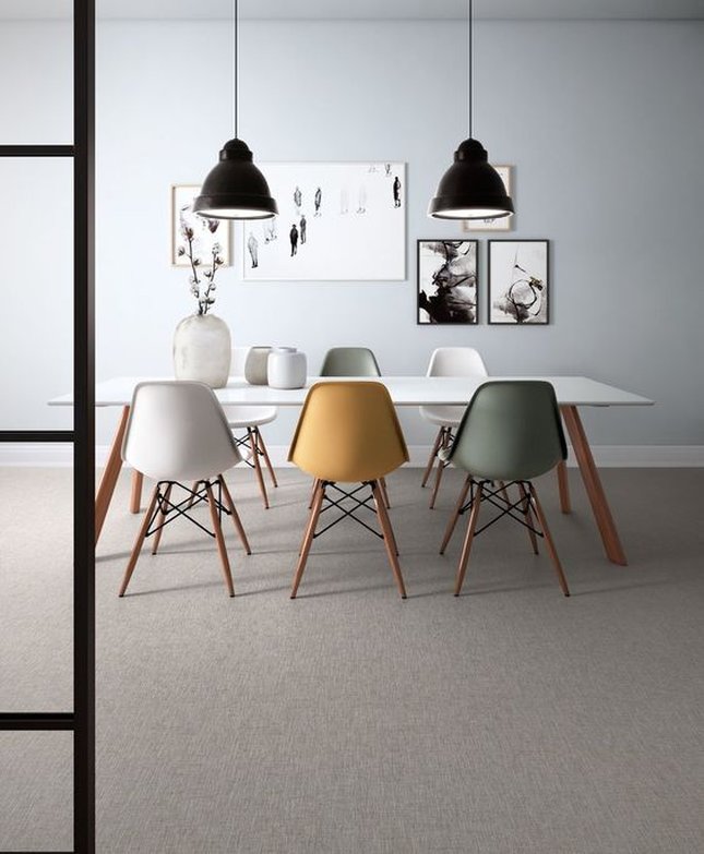 Стілець Eames DSW в інтерь'єрі