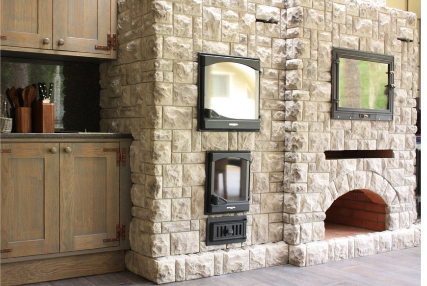 Каменная кладка в кухонной зоне