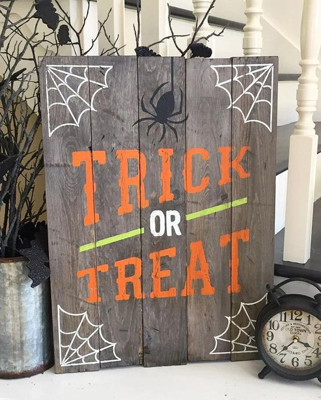 Панно из досок "trick or treat"
